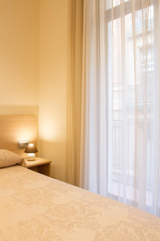 Hostal Excellence Барселона Стая снимка