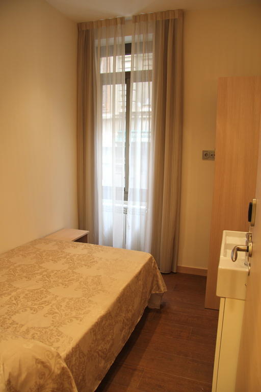 Hostal Excellence Барселона Екстериор снимка