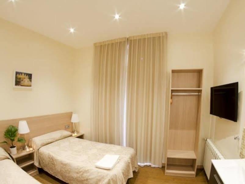 Hostal Excellence Барселона Екстериор снимка