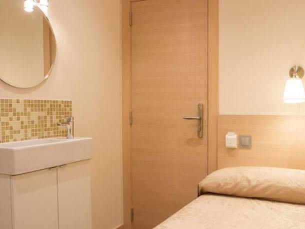 Hostal Excellence Барселона Екстериор снимка