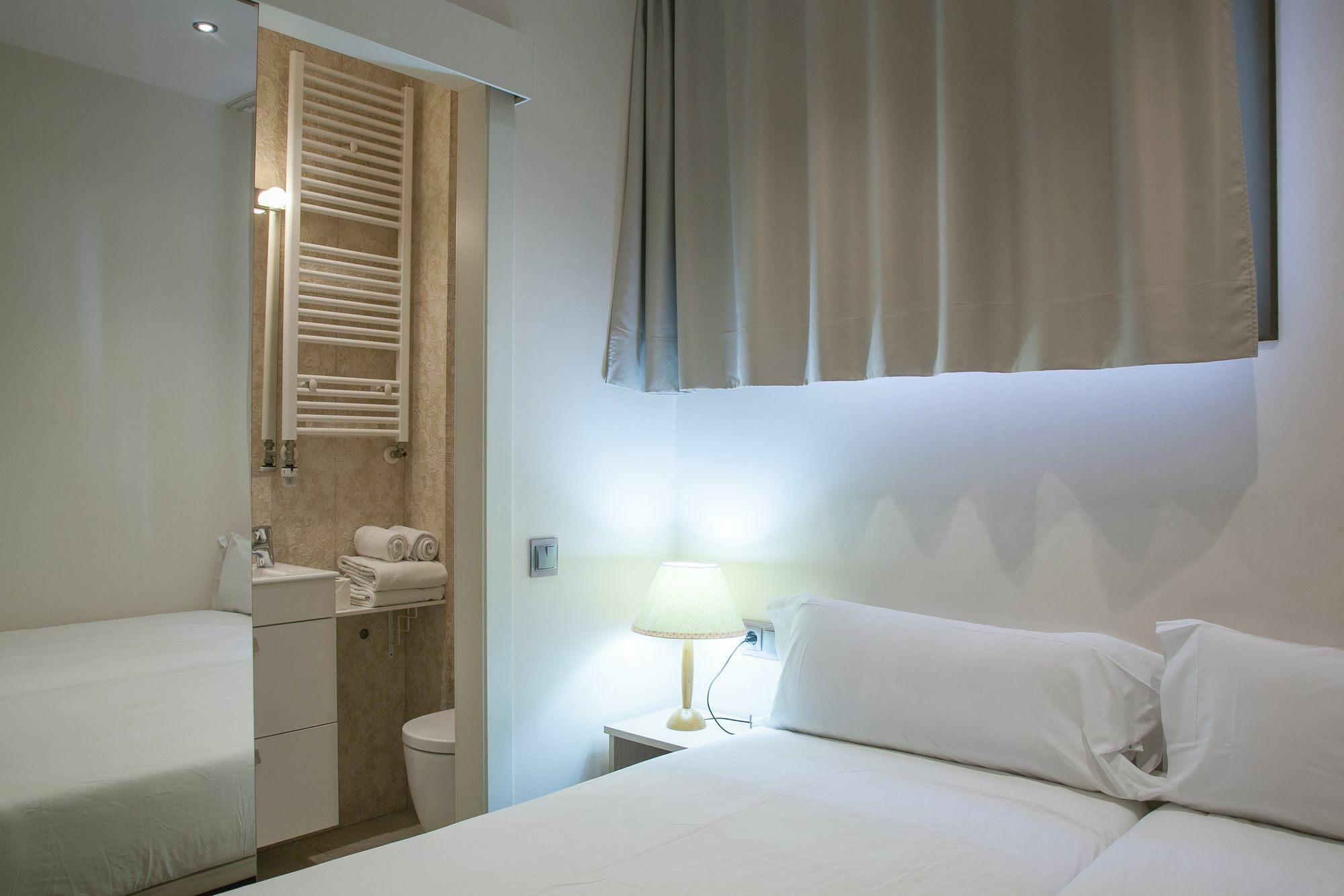 Hostal Excellence Барселона Екстериор снимка